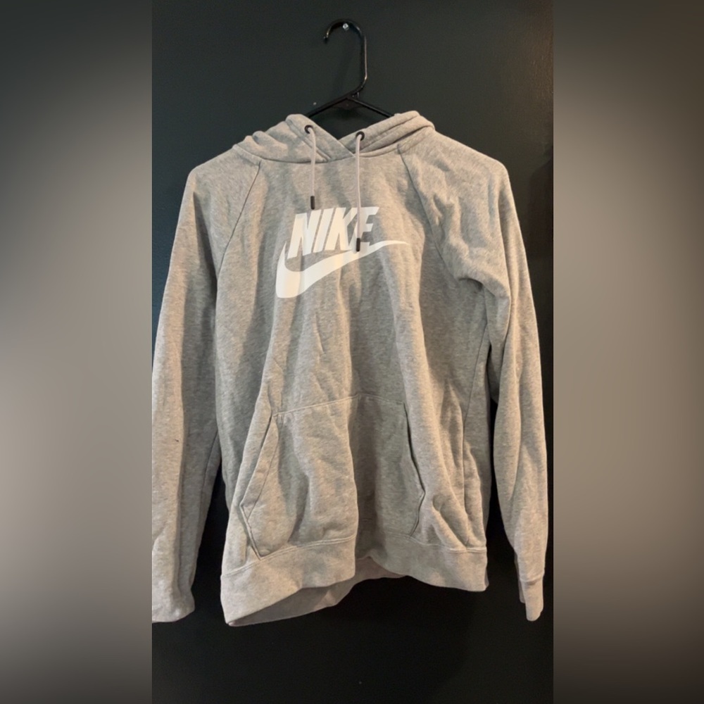Grey Nike Hoodie, worn hand full of times. No stains!